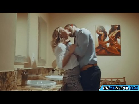 ❤️ Když vás na veřejných záchodcích svádí prsatá blondýna. ❤️❌ Super sex u cs.porn-evooli.ru ❌❤
